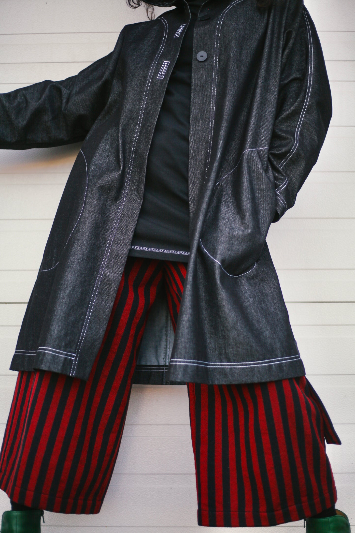 Opera Manteau - White Art-Stitch  Black Denim