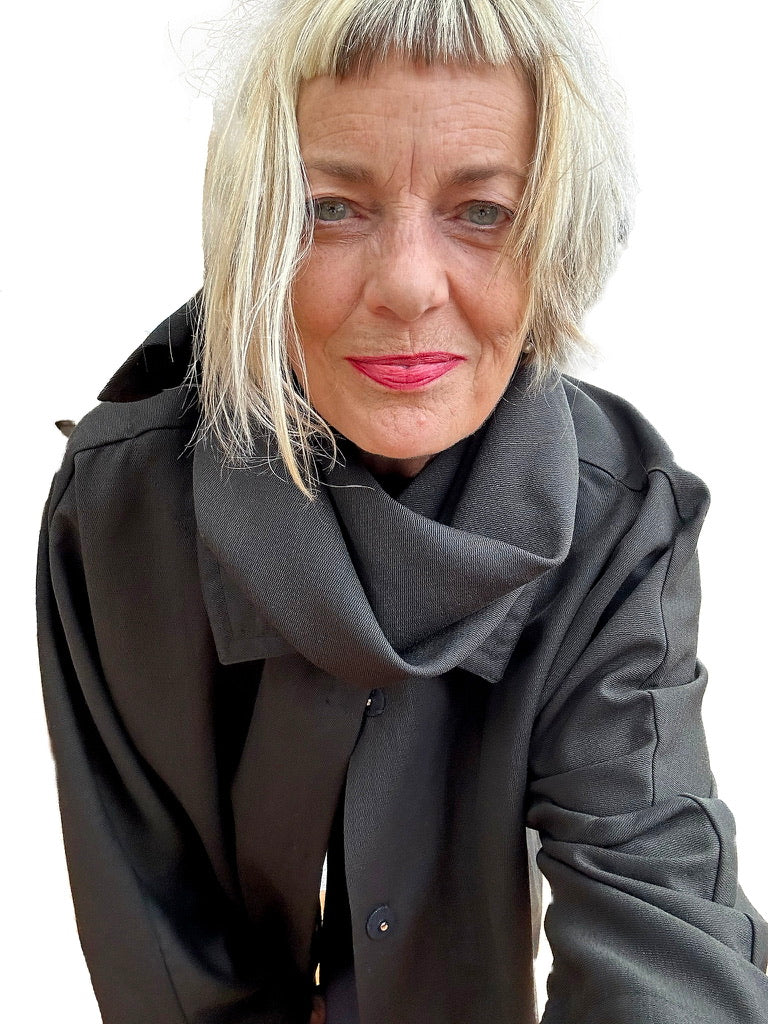 Mossy Sheath - cacao black. 100% Italian cool wool